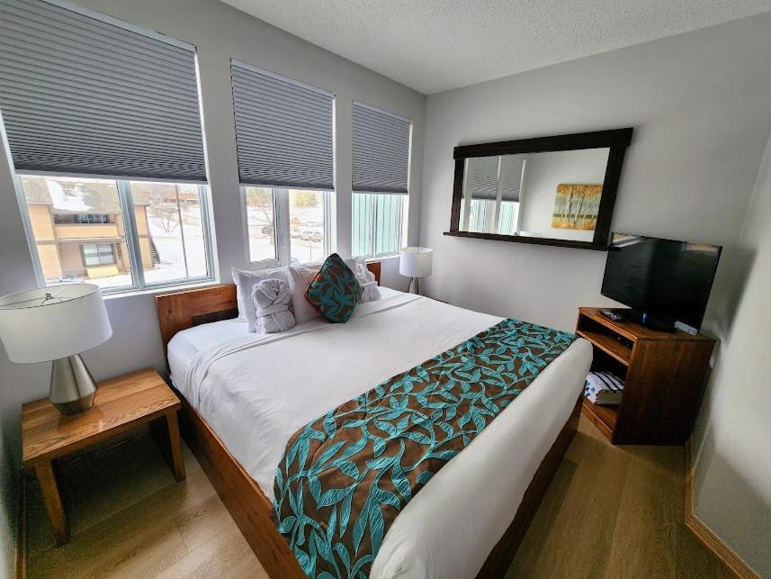 Sunset Resorts Canmore And Spa Exterior photo